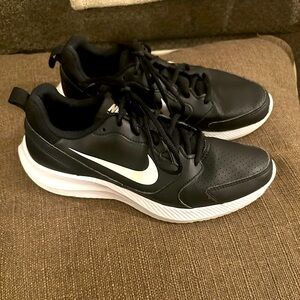 Nike Todos Womens Size 8.5 Black Running Athletic Training Gym